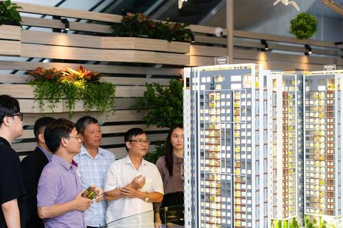Gần 1.000 lượt khách tìm hiểu dự án Essensia Sky