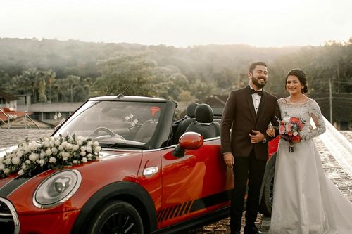Cô dâu từ chối mẹ chồng ngồi xe hoa, chú rể nên mời bố vợ đi cùng