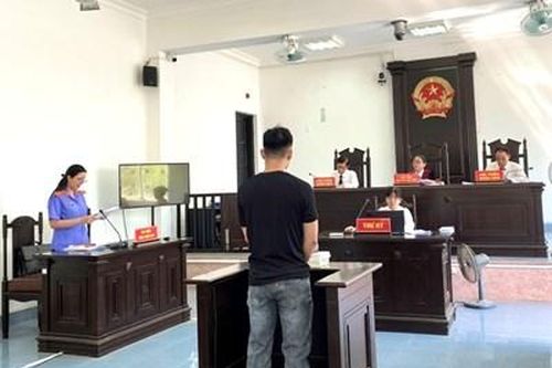 Tòa phúc thẩm giữ nguyên bản án sơ thẩm theo đề nghị của Viện kiểm sát