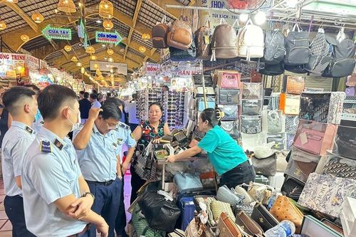 TP HCM triển khai đợt cao điểm chống buôn lậu dịp Tết Nguyên đán 2025