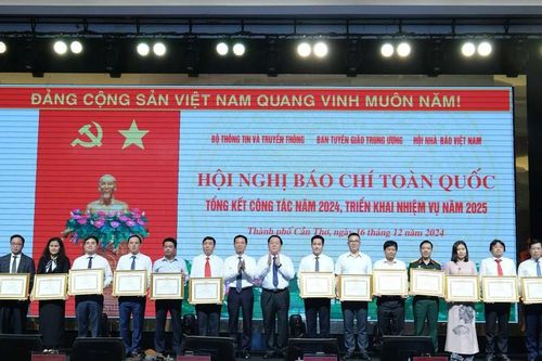 TTXVN nhận Bằng khen nhờ thành tích xuất sắc trong hoạt động báo chí năm 2024