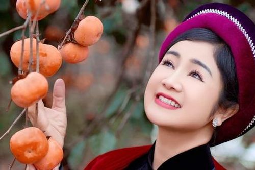 NSND Thu Hà khoe nhan sắc trẻ trung và thần thái cuốn hút ở tuổi U60