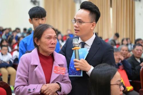 Xúc động những giọt nước mắt 'Tô màu kí ức'