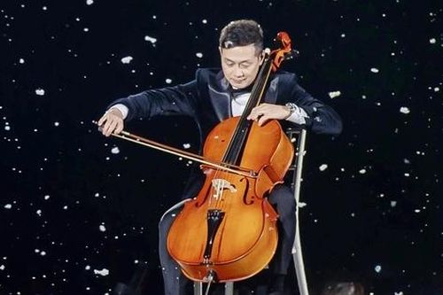 MC Anh Tuấn - 'Anh tài' thứ 34 chơi cello tại concert 'Chông Gai' khiến khán giả 'ngả mũ' thán phục