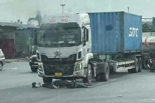 Bản tin TNGT 16/12: Hai mẹ con tử vong thương tâm dưới bánh xe đầu kéo