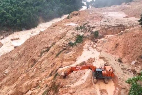 Tắc đường Nha Trang-Đà Lạt vì sạt lở: Có thể trưa 17.12 mới đi lại bình thường
