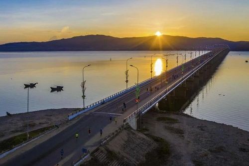 Thử tải sau khi sửa chữa cây cầu vượt biển hàng đầu Việt Nam