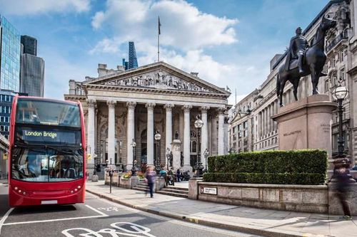 Làn sóng rút niêm yết khỏi sàn chứng khoán London mạnh nhất 15 năm