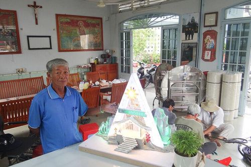 Làm hang đá đón Giáng sinh