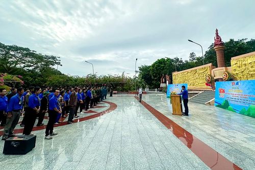 Đoàn viên Tri Tôn về nguồn tại căn cứ cách mạng Ô Tà Sóc