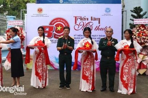 Triển lãm mỹ thuật Chiến sĩ với quê hương