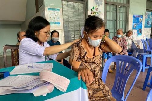 Hơn 1,6 ngàn người được khám bệnh, cấp thuốc miễn phí