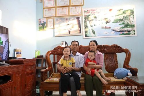 Nông dân thoát nghèo từ mô hình kinh tế tổng hợp