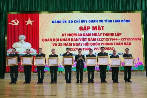 Bộ CHQS tỉnh: 18 cá nhân được tặng Huy chương quân kỳ Quyết thắng