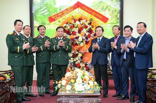 Đồng chí Chủ tịch UBND tỉnh thăm, chúc mừng một số đơn vị quân đội nhân kỷ niệm 80 năm Ngày thành lập Quân đội nhân dân Việt Nam
