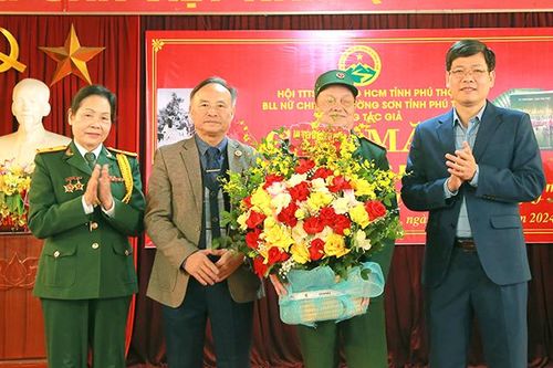 Ra mắt cuốn sách 'Nữ chiến sĩ Trường Sơn Đất Tổ'