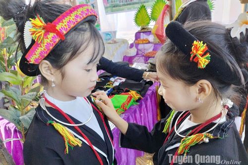 Truyền lửa đam mê văn hóa dân tộc cho thế hệ trẻ