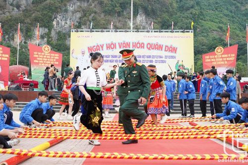Khi quân dân một lòng