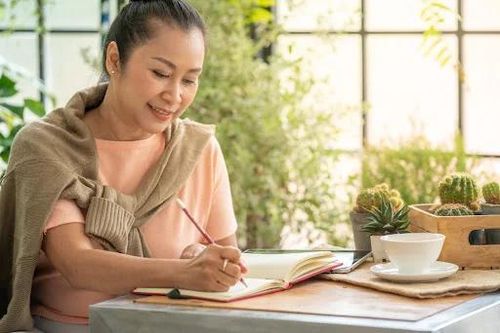 Mãn kinh không đợi tuổi: Các biện pháp bảo vệ sức khỏe phụ nữ