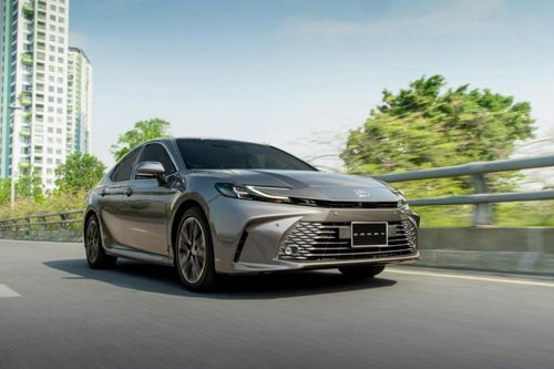 Giá lăn bánh Toyota Camry 2025 mới nhất tại Hà Nội và TP.HCM