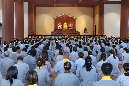 Đức Pháp chủ GHPGVN khuyến tấn Phật tử Đạo tràng Pháp Hoa tu học, hướng đến Đại lễ Vesak 2025