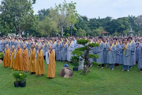 Lễ vía Đức Phật A Di Đà và khóa tu Một ngày an lạc tại chùa Huê Nghiêm