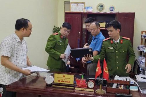 Bắt quả tang Chủ tịch UBND phường nhận tiền hối lộ ngay tại phòng làm việc