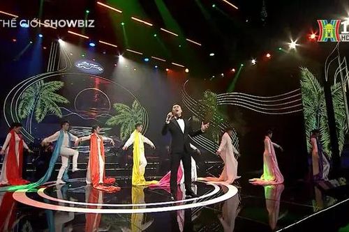 'Dòng thời gian' số 9 lắng đọng với chủ đề 'Một mình'