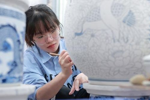 Làng gốm cổ Kim Lan giữ lửa truyền thống trong dòng chảy hiện đại
