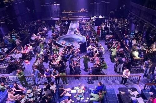 Đột kích nhiều tụ điểm 'bay lắc' trong các quán bar, karaoke