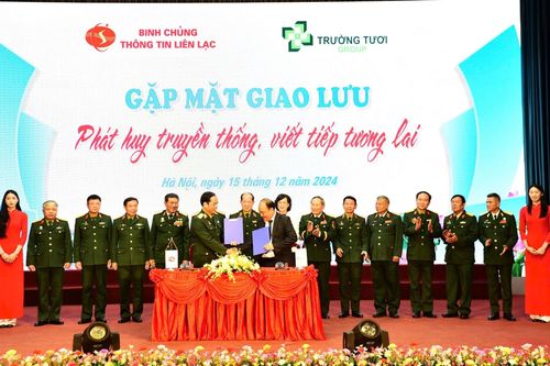 Giao lưu giữa Binh chủng Thông tin liên lạc và Tập đoàn Trường Tươi