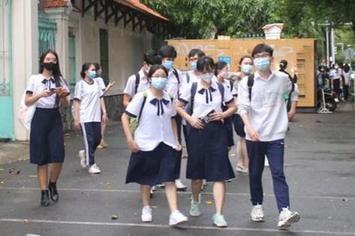 Tin tối 16/12: Đề xuất miễn học phí cho tất cả học sinh TPHCM từ năm học 2025-2026; có khoảng 112 loài mới được phát hiện tại Việt Nam