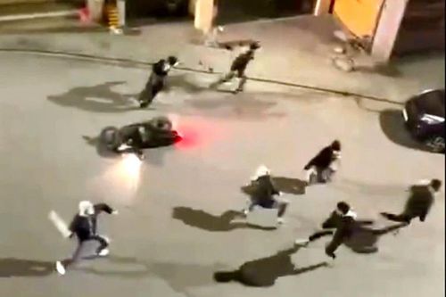 Quảng Ninh: Đang điều tra vụ nhóm thanh niên cầm hung khí đuổi đánh nhau trong đêm