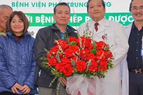 Bệnh nhân ghép phổi hồi sinh thần kỳ, được ra viện sau nhiều ca phẫu thuật và hơn 7 tháng nằm viện