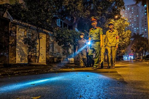 Chủ tịch Hà Nội tặng bằng khen 11 cá nhân thuộc Công an Thành phố