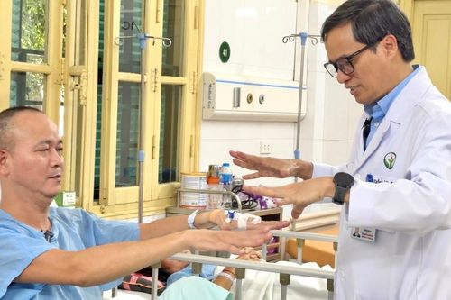Phẫu thuật thành công khối u nằm trong tủy, cứu sống người bệnh mắc loại u nguy hiểm nhất