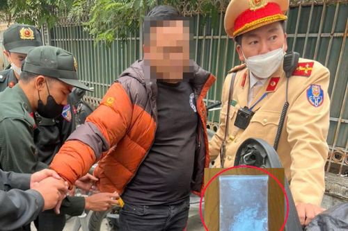 Tổ đặc biệt chặn người đàn ông đi xe không biển số mang theo ma túy