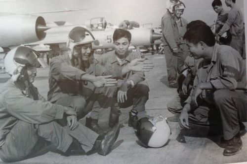 Phi công huyền thoại của Việt Nam kể chuyện lần đầu học lái máy bay