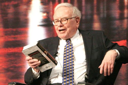Năm cuốn sách Warren Buffett khuyến nghị đọc trước thềm 2025
