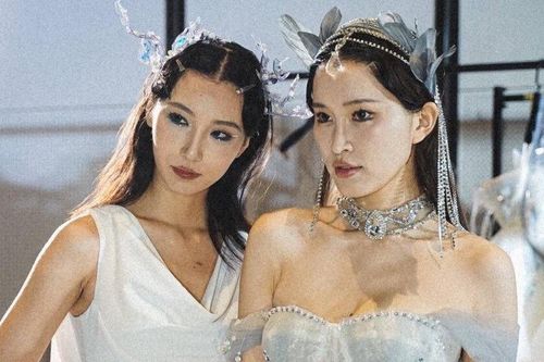 Váy cưới từ nhựa tái chế của NTK Việt trên sàn diễn Trung Quốc