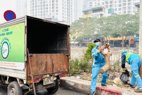 Quận Đống Đa ra quân xử lý vệ sinh môi trường dọc sông Tô Lịch