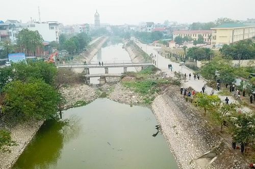 Ứng Hòa: tổng vệ sinh môi trường kênh Tân Phương