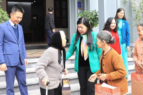 Lãnh đạo MTTQ TP Hà Nội thăm hỏi bà con giáo dân tại huyện Phú Xuyên