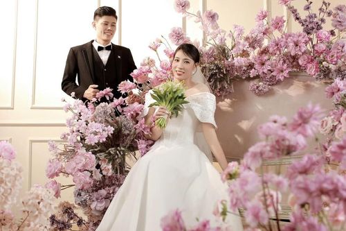 Phụ công tài năng bóng chuyền nữ Việt Nam làm đám cưới ở tuổi 35, được nhiều đồng nghiệp nổi tiếng chúc mừng