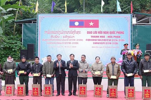 Giao lưu hữu nghị quốc phòng Thanh Hóa-Hủa Phăn