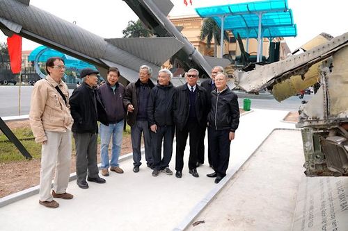 Chuyện những người lính quả cảm trên bầu trời Hà Nội năm 1972