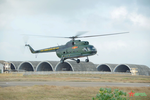 Trung đoàn 915 tổ chức thành công ban bay huấn luyện đầu năm 2025