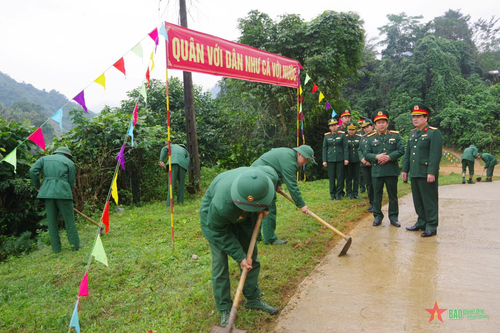 Ra quân làm công tác dân vận tại xã Ba Nang, huyện Đakrông, tỉnh Quảng Trị