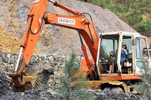 Khắc phục sự cố sạt lở trên tuyến đường vành đai phía tây TP Đà Nẵng