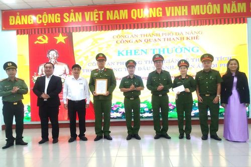 Khen thưởng thành tích đấu tranh phòng chống tội phạm của công an phường